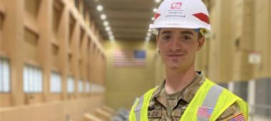 23岁的康纳·加里森(Conner Garrison)在美国海军陆战队暑期实习时的照片.S. Army Corps of Engineers.